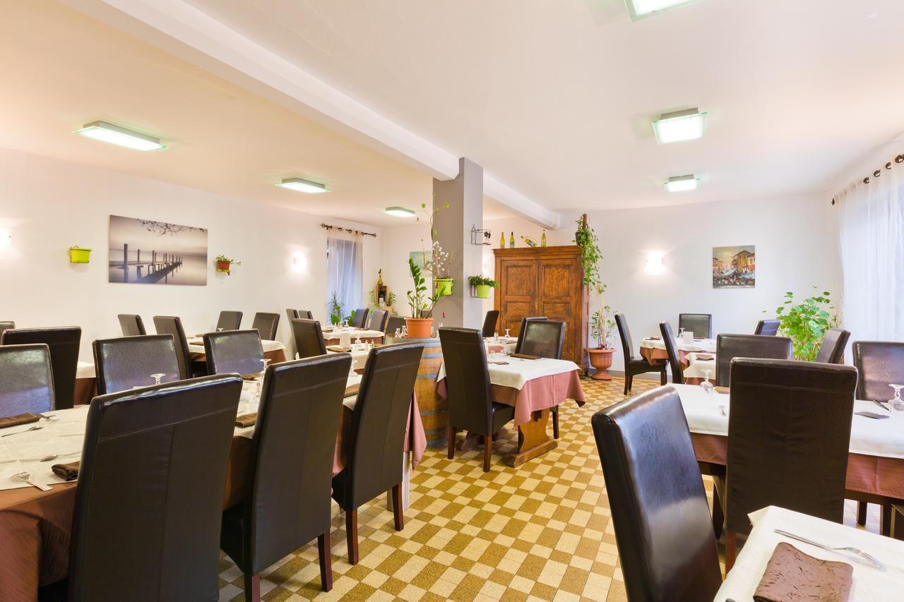 Logis Hotel Restaurant De La Dore Vertolaye Exterior photo